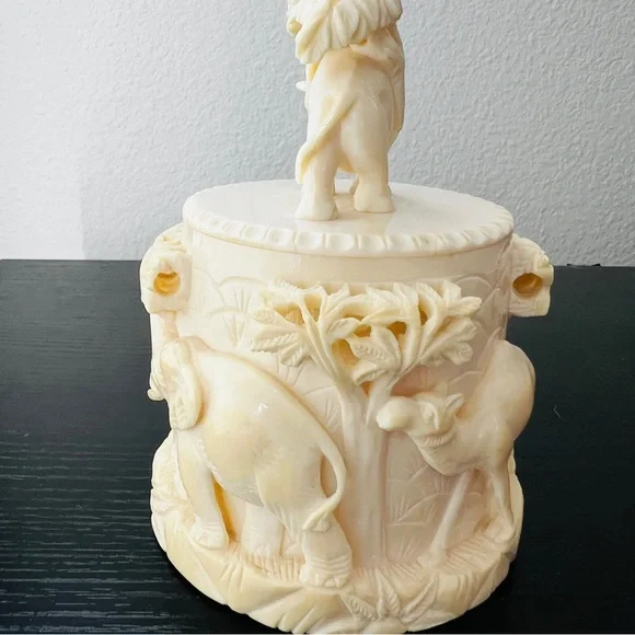 Indian Carved Container Box Animal Motifs and Elephant Finial Signed - Picture 12 of 17